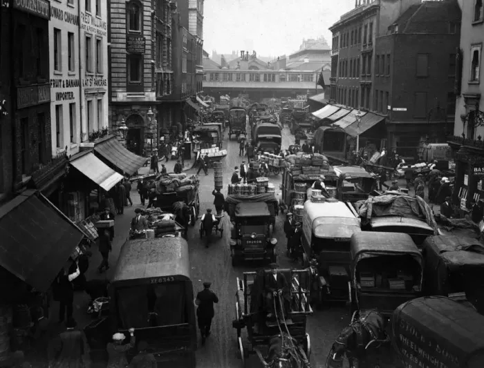 Framed Print : Covent Garden Traffic Framed Print : Covent Garden Traffic