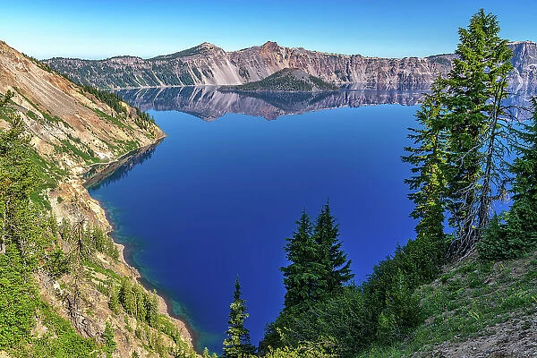Crater Lake And Wizard Island Landscape