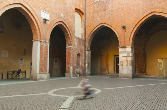 Framed Print : Cremona, Lombardy, Italy. The inner court of the City Hall Framed Print : Cremona, Lombardy, Italy. The inner court of the City Hall