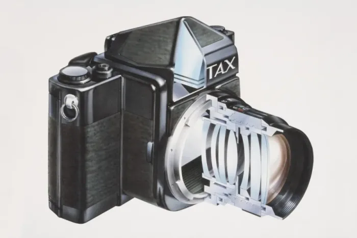 Framed Print : Cross-section diagram of the lens and body of an SLR camera