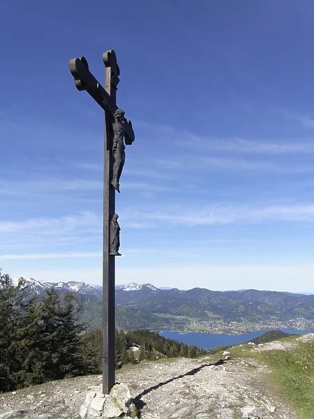 Cross on the summit of Baumgartenschneid mountain, lake Tegernsee and Bad Wiessee, Tegernsee valley, Mangfall Mountains, Upper Bavaria, Bavaria, Germany, Europe