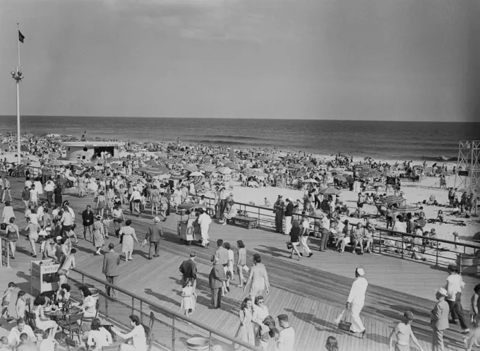 Framed Print : Crowd on beach Framed Print : Crowd on beach