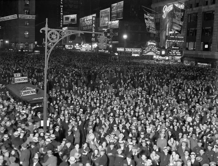 Framed Print : Crowd On Broadway 1932 New Year Celebrat