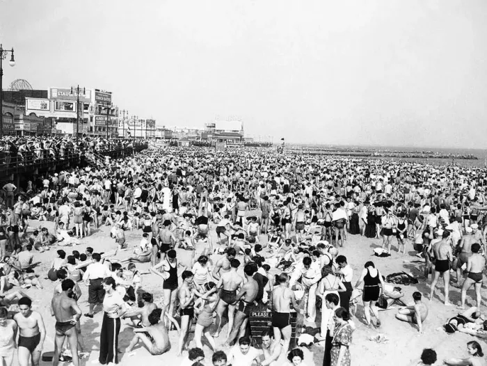 Framed Print : Crowd At Coney Island