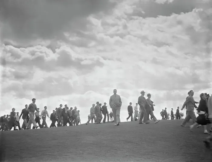 Framed Print : Crowd Following Golf Finalist on Fairway Framed Print : Crowd Following Golf Finalist on Fairway