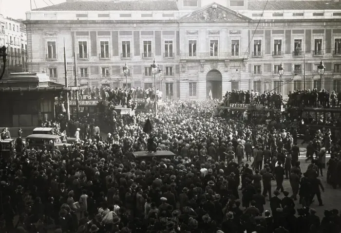 Framed Print : Crowd Gathering Outside Palace Framed Print : Crowd Gathering Outside Palace