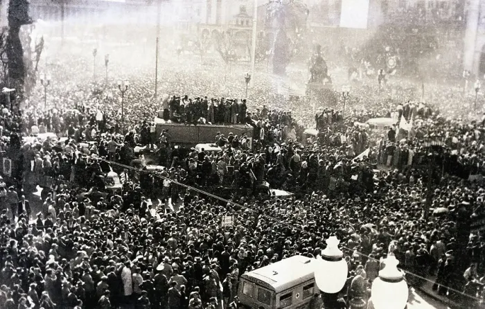 Framed Print : Crowd Gathers for Juan Peron Speech Framed Print : Crowd Gathers for Juan Peron Speech