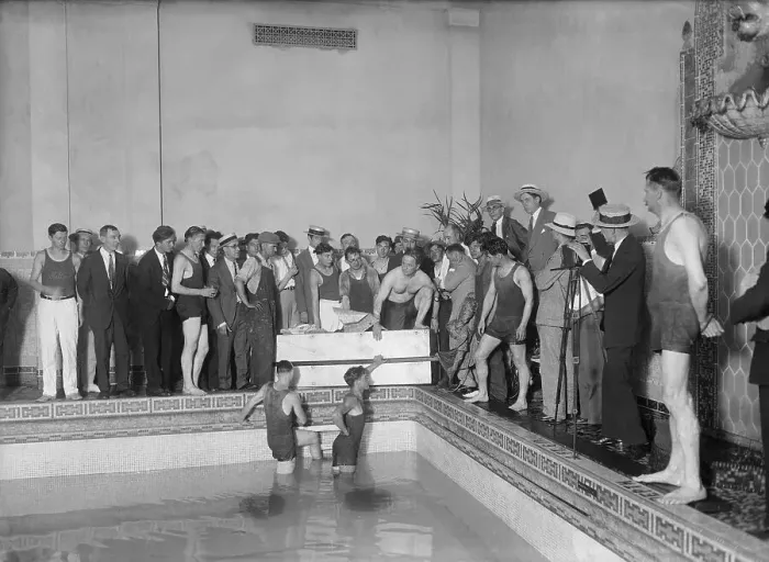Framed Print : Crowd Surrounding Houdini in Pool Framed Print : Crowd Surrounding Houdini in Pool