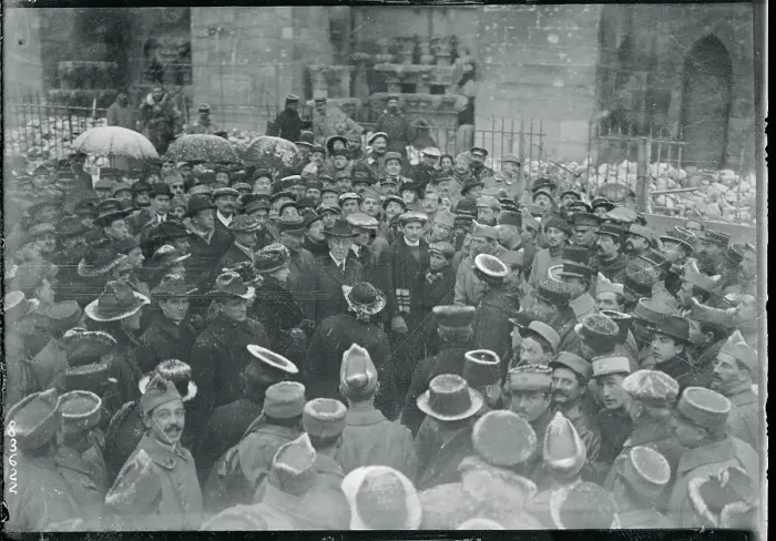 Framed Print : Crowd Surrounding Woodrow Wilson on His Visit to Rheim Cathedral Framed Print : Crowd Surrounding Woodrow Wilson on His Visit to Rheim Cathedral