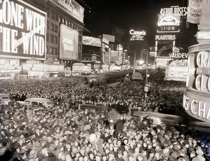 Framed Print : Crowd in Times Square for New Year Framed Print : Crowd in Times Square for New Year