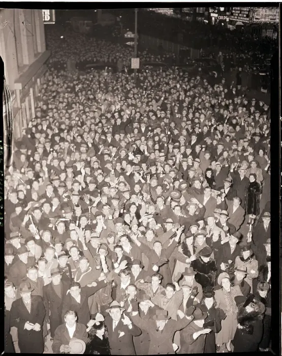 Framed Print : Crowd in Times Square for New Year Framed Print : Crowd in Times Square for New Year