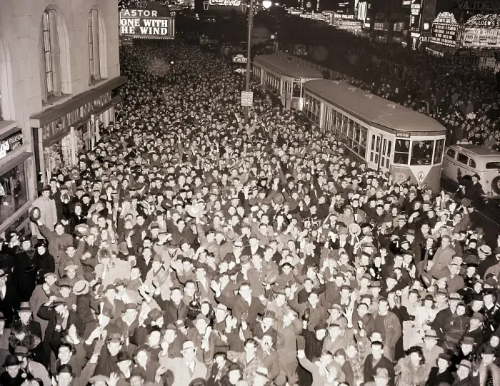Framed Print : Crowd in Times Square for New Year Framed Print : Crowd in Times Square for New Year