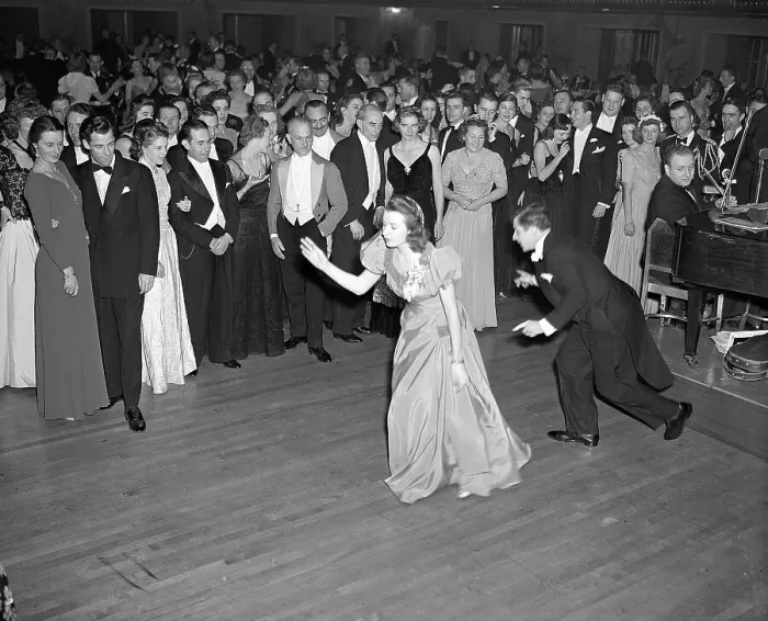 Framed Print : Crowd Watches Couple Dance at Waldorf-Astoria Framed Print : Crowd Watches Couple Dance at Waldorf-Astoria