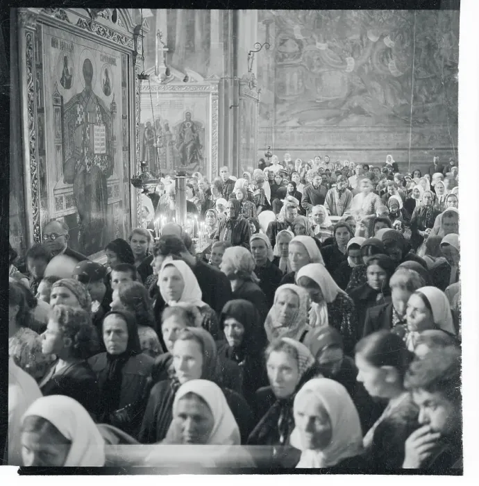 Framed Print : Crowd of Worshippers