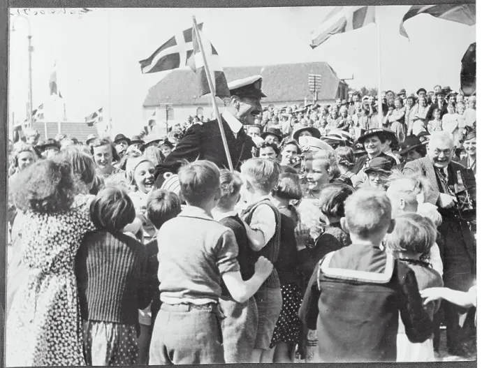 Framed Print : Crowd of Youngsters on King Christian Visit Framed Print : Crowd of Youngsters on King Christian Visit