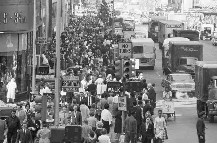 Framed Print : Crowded Sidewalk at 34th and Broadway Framed Print : Crowded Sidewalk at 34th and Broadway