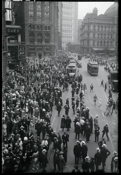Framed Print : Crowded Street in New York Framed Print : Crowded Street in New York