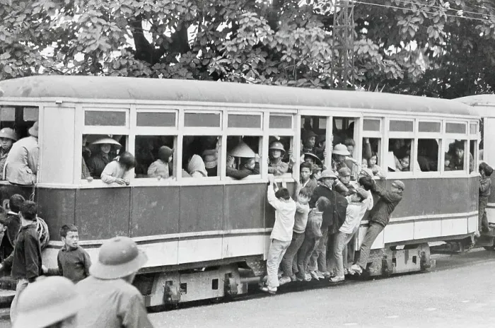 Framed Print : Over Crowded Trolley Framed Print : Over Crowded Trolley