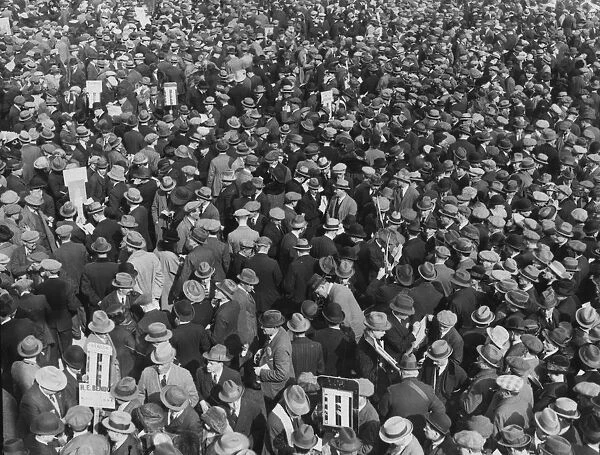 Crowds at Kempton Park racecourse