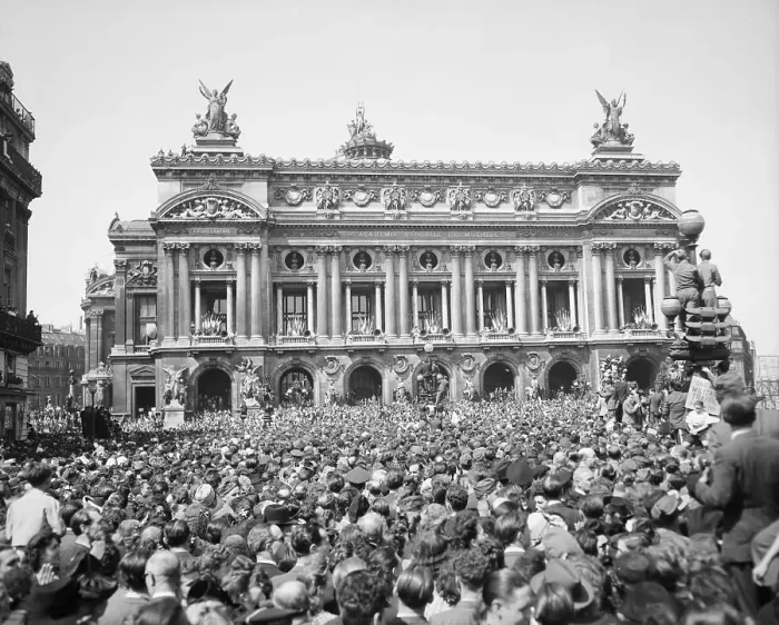 Framed Print : Crowds Celebrate V-E Day in Paris Framed Print : Crowds Celebrate V-E Day in Paris