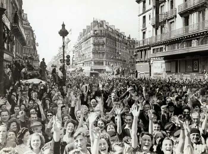 Framed Print : Crowds Cheering Arriving Troops Framed Print : Crowds Cheering Arriving Troops