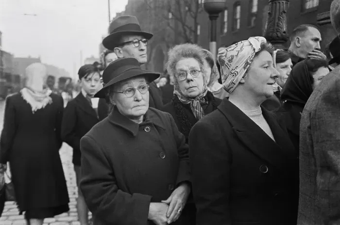 Framed Print : Crowds Outside Pentonville Prison Framed Print : Crowds Outside Pentonville Prison