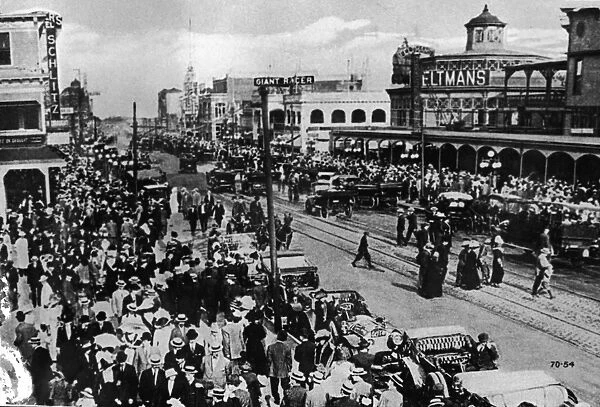 Crowds & Traffic At Old Coney Island