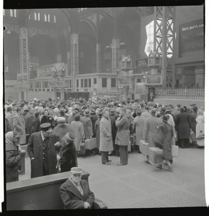 Framed Print : Crowds Traveling for Christmas Holiday in Penn Station Framed Print : Crowds Traveling for Christmas Holiday in Penn Station