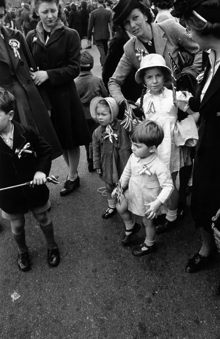 Framed Print : Crowds On VE Day Framed Print : Crowds On VE Day