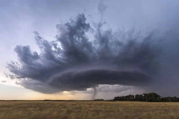 Crown shaped supercell thunderstorm
