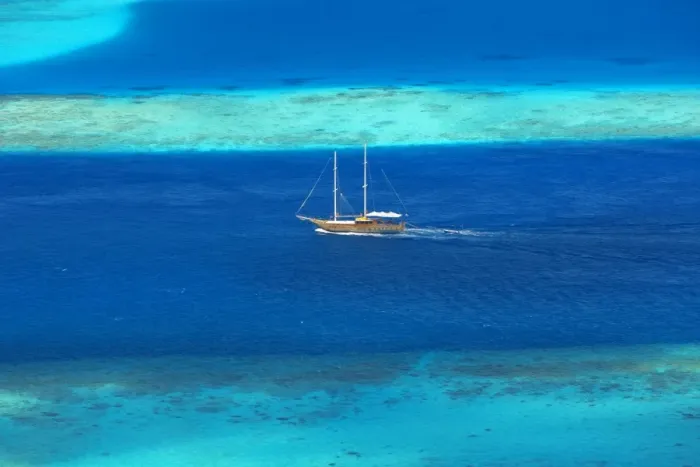Framed Print : Cruising in blue, Maldives Framed Print : Cruising in blue, Maldives
