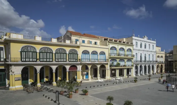 Framed Print : Cuba, Havana, Plaza Vieja (old square) Framed Print : Cuba, Havana, Plaza Vieja (old square)