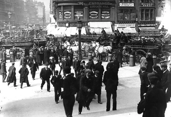 Cup Fans. 21st April 1906: A group of supporters at St Pauls before making