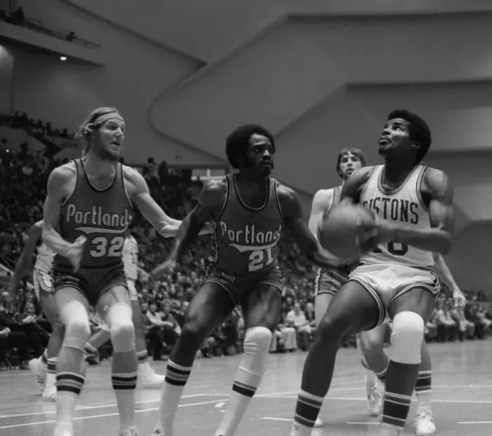 Framed Print : Curtis Rowe Drives Past Sidney Wicks And Bill Walton Framed Print : Curtis Rowe Drives Past Sidney Wicks And Bill Walton
