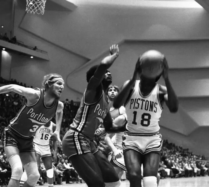 Framed Print : Curtis Rowe Drives Past Sidney Wicks And Bill Walton Framed Print : Curtis Rowe Drives Past Sidney Wicks And Bill Walton