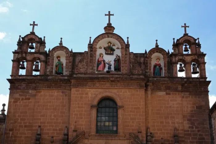 Framed Print : Cusco Temple with coloured statues Framed Print : Cusco Temple with coloured statues