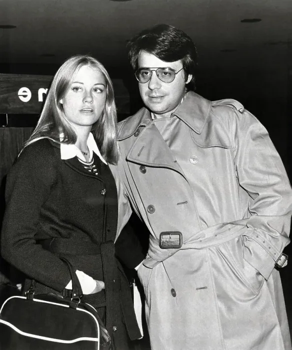 Framed Print : Cybill Shepherd and Peter Bogdanovich Framed Print : Cybill Shepherd and Peter Bogdanovich