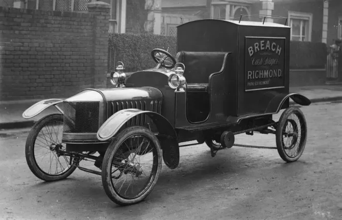 Framed Print : Cycle Car. 18th November 1912: A Sabella cycle car belonging to a Richmond Framed Print : Cycle Car. 18th November 1912: A Sabella cycle car belonging to a Richmond
