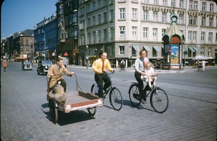 Framed Print : CYCLISTS IN COPENHAGEN Framed Print : CYCLISTS IN COPENHAGEN