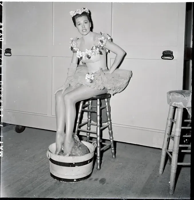 Framed Print : Cyd Cahrise Cools Her Feet / Barrel Of Ice Framed Print : Cyd Cahrise Cools Her Feet / Barrel Of Ice