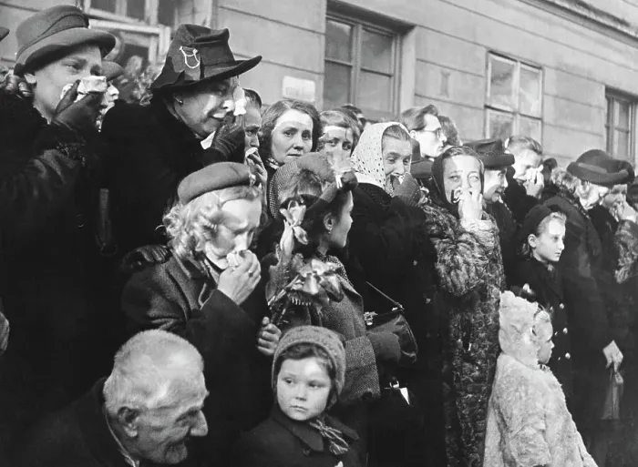 Framed Print : Czechs Weep At Presidential Funeral Procession Framed Print : Czechs Weep At Presidential Funeral Procession