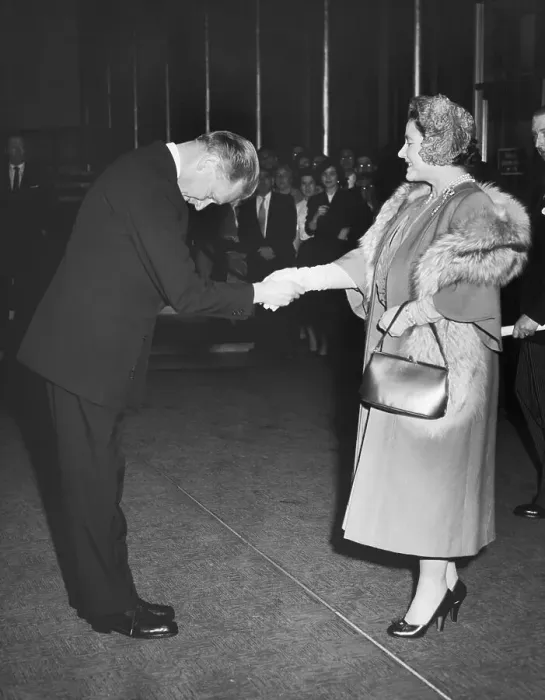 Framed Print : Dag Hammarskjold Welcoming Queen Elizabeth Framed Print : Dag Hammarskjold Welcoming Queen Elizabeth