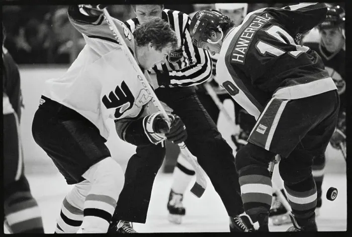 Framed Print : Dale Hawerchuk and Bobby Clarke Facing Off Framed Print : Dale Hawerchuk and Bobby Clarke Facing Off