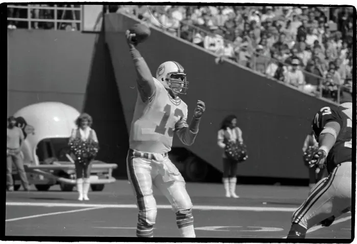 Framed Print : Dan Marino in the Midst of Passing Football in Game Framed Print : Dan Marino in the Midst of Passing Football in Game