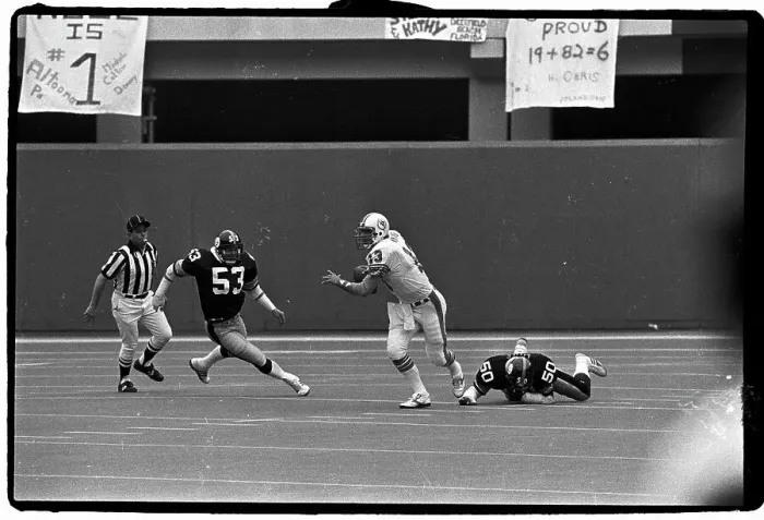 Framed Print : Dan Marino Scrambles to Throw a Pass During Game Framed Print : Dan Marino Scrambles to Throw a Pass During Game