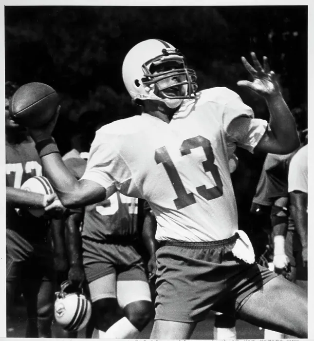 Framed Print : Dan Marino Winds up to Throw Football Framed Print : Dan Marino Winds up to Throw Football