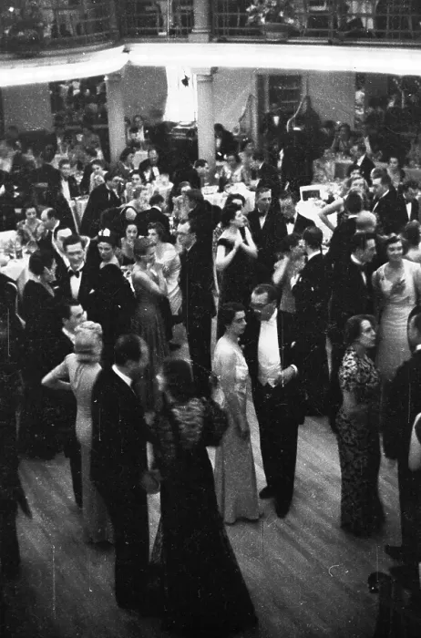 Framed Print : Dancers. 8th October 1938: Dancers at a London restaurant Framed Print : Dancers. 8th October 1938: Dancers at a London restaurant