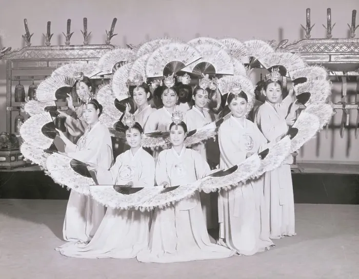 Framed Print : Dancers Posing with Fans Framed Print : Dancers Posing with Fans
