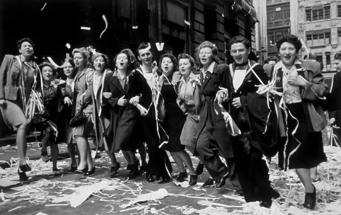 Framed Print : Dancing in the Street