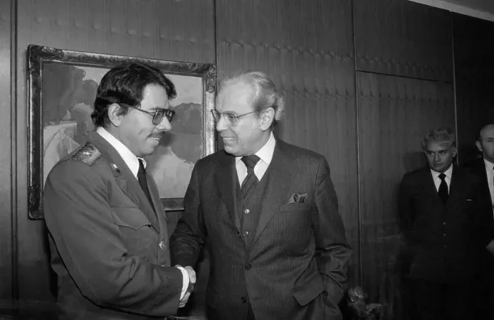 Framed Print : Daniel Ortega Meets Javiar Perez de Cuellar Framed Print : Daniel Ortega Meets Javiar Perez de Cuellar